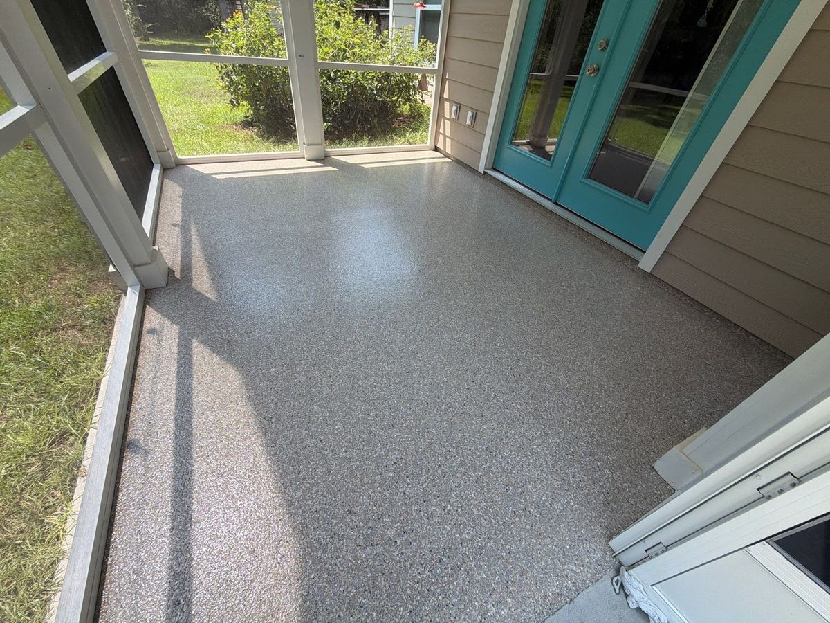 Screened porch with fresh flake floor